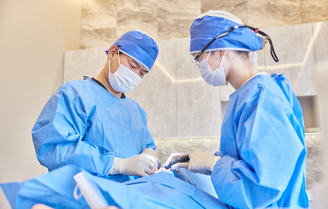 ハーバード大学インプラント科「認定医」が担当